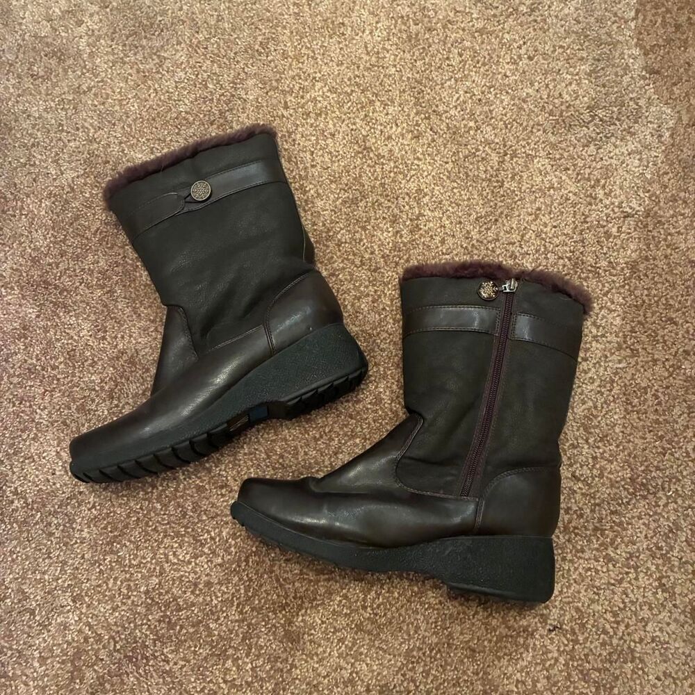 Khombu Women's Brown and Black Boots